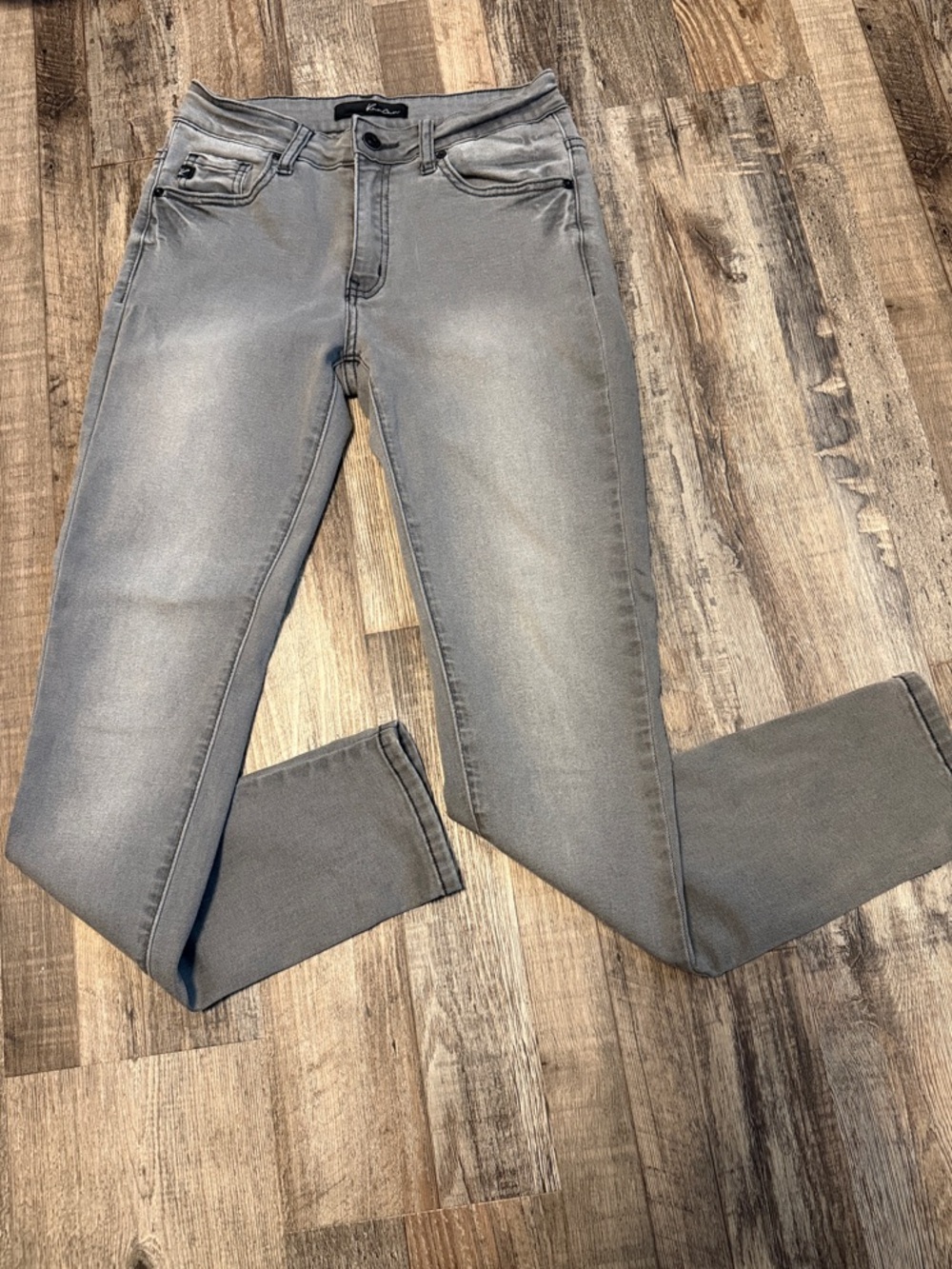 KanCan mid-rise grey skinny jeans women’s size 5 26”
